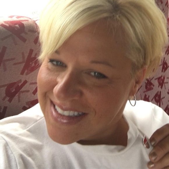 Meet your Posher, Jennifer - Picture 1 of 1